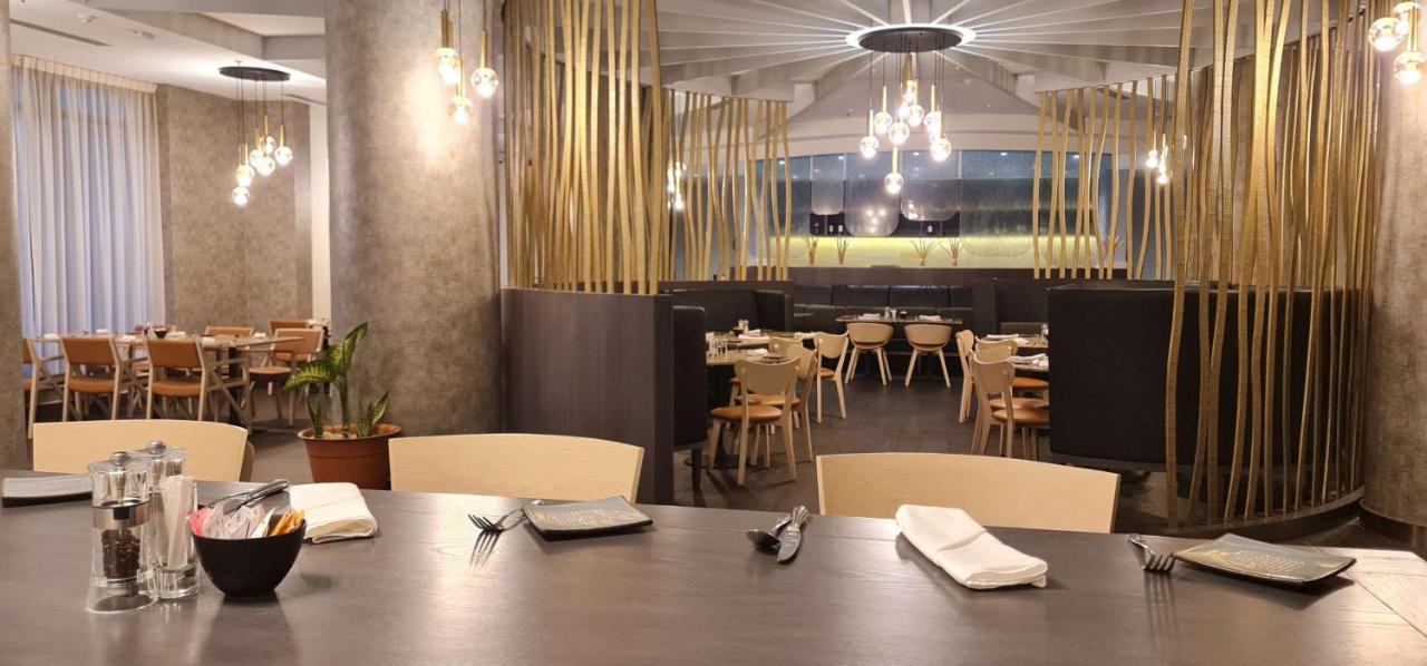 Radisson Blu Hotel, Djoeba Buitenkant foto