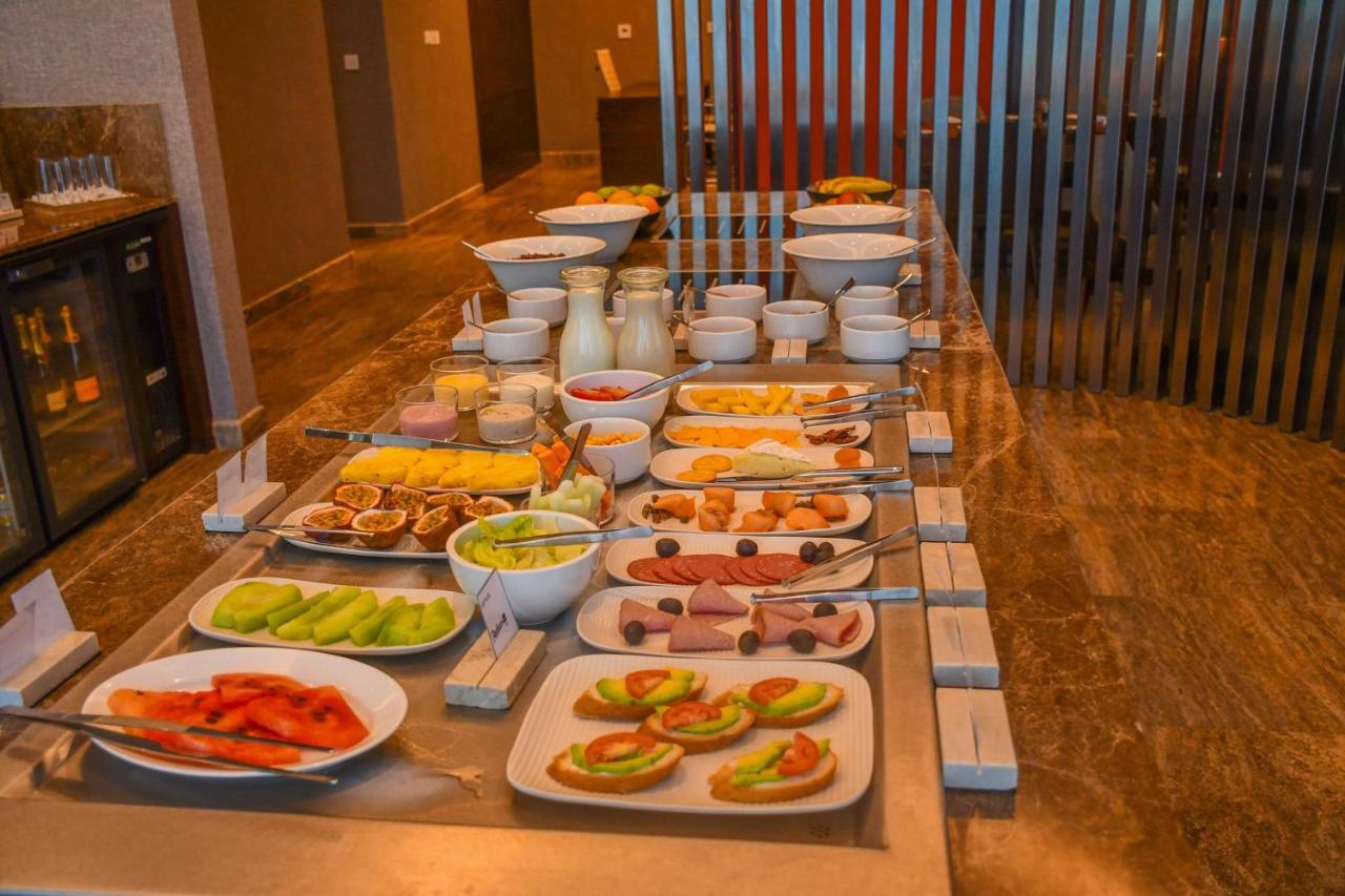 Radisson Blu Hotel, Djoeba Buitenkant foto