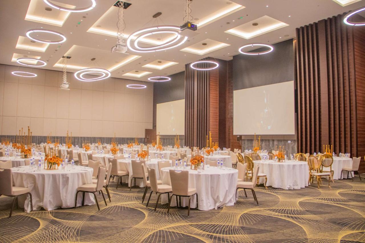 Radisson Blu Hotel, Djoeba Buitenkant foto